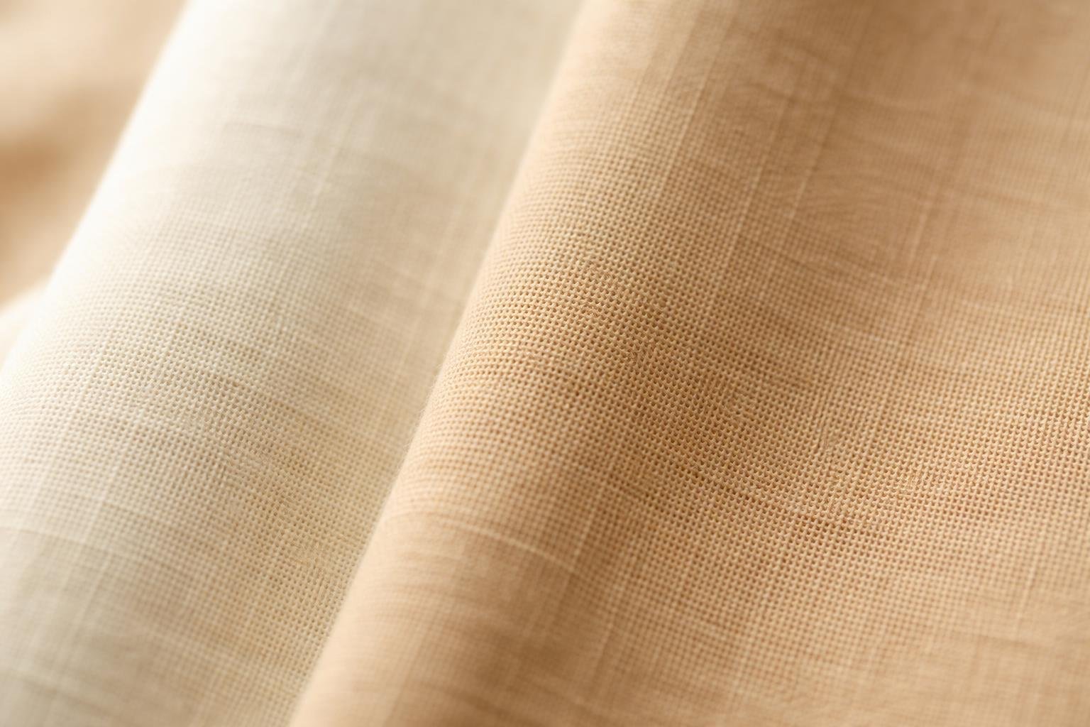 echantillon-tissu-ecru-beige-gros-plan