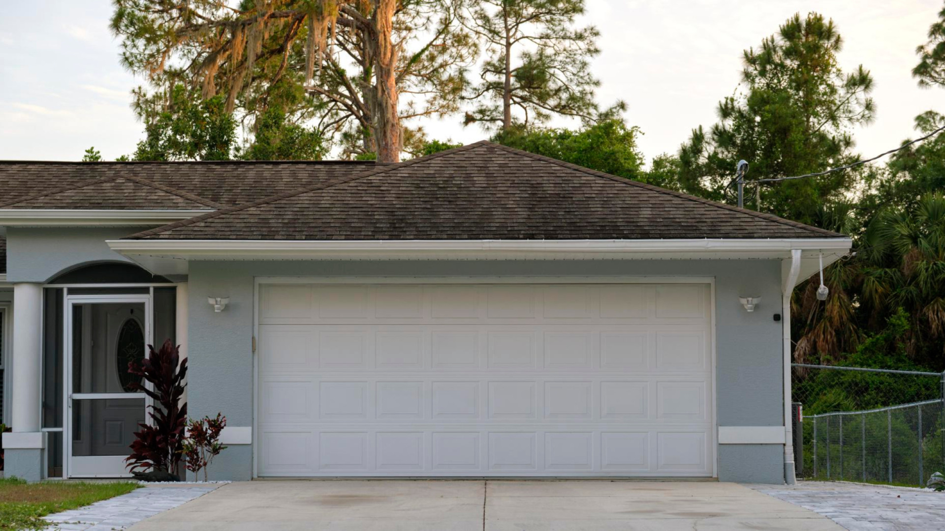 Comment choisir une porte de garage à la fois pratique, esthétique et sécurisée ?